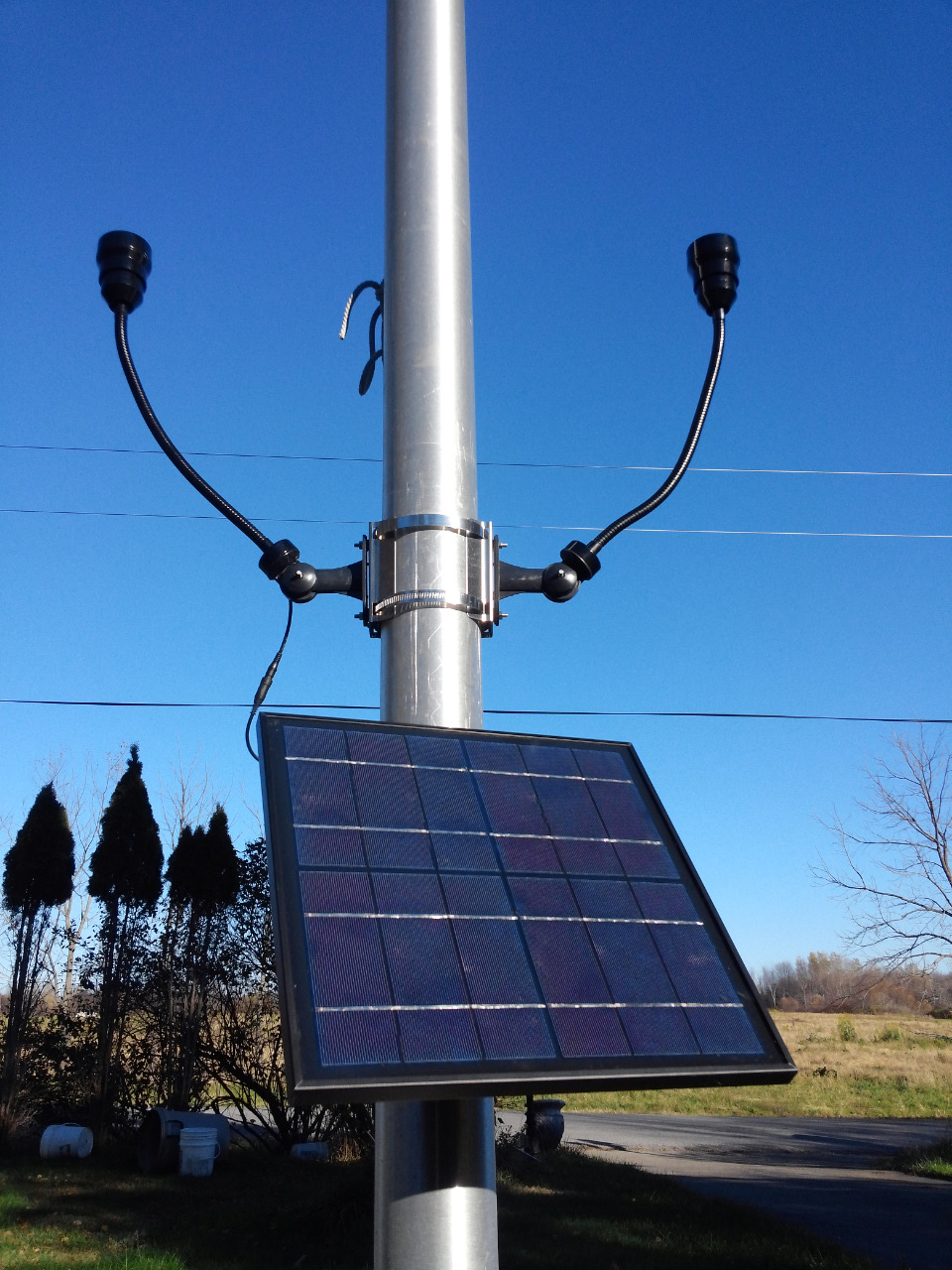 Solar Power Flag Pole Light 26 LED Light Auto Active Green Energy Upgraded N1F1
